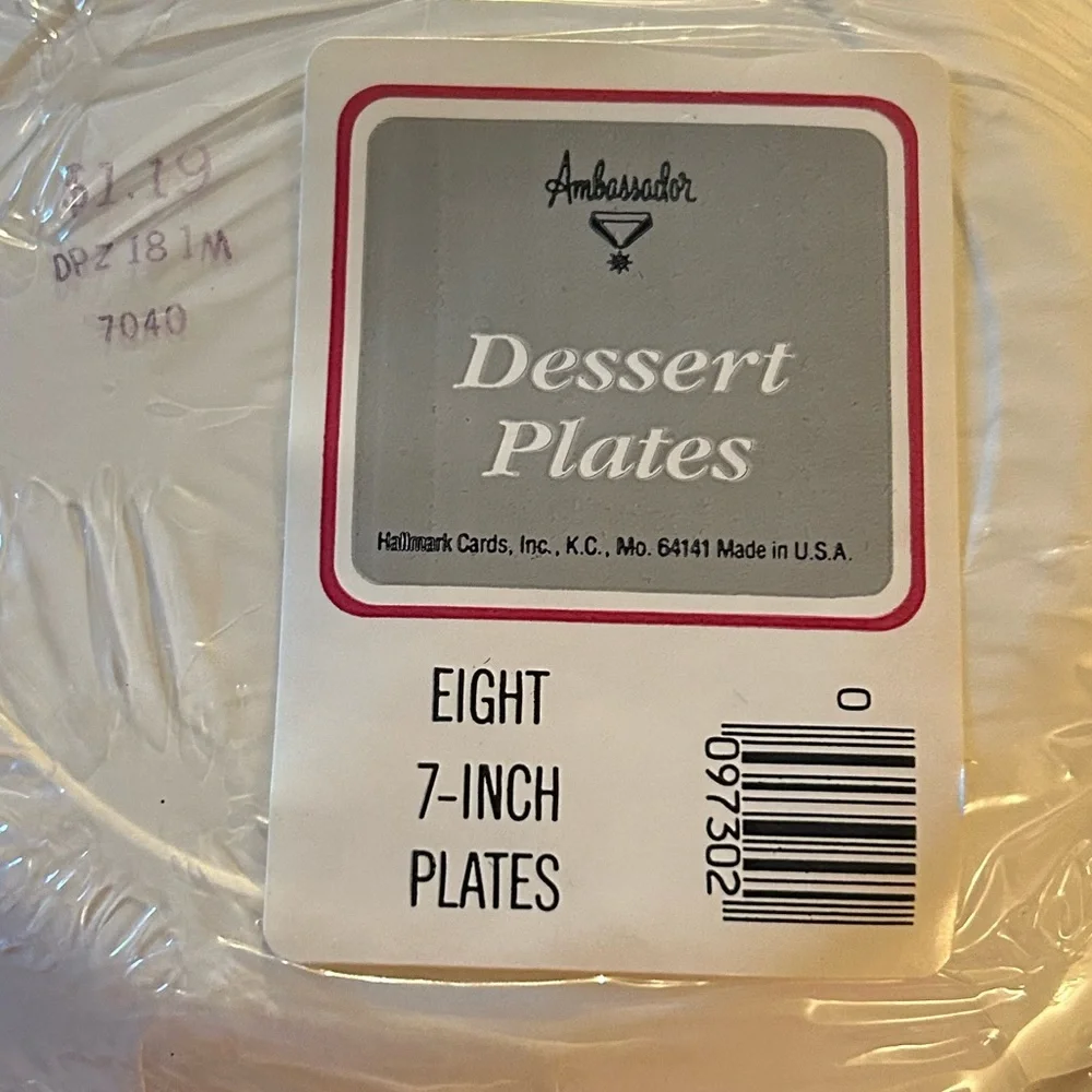 💜 CLEARANCE 2/5 AMBASSADOR VTG NWT Set of 8 paper dessert plates.